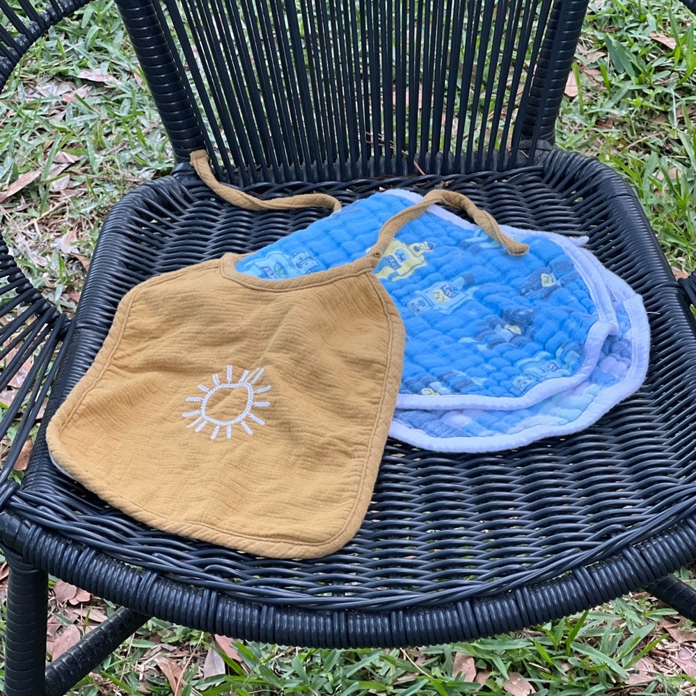 Quincy Mae bib